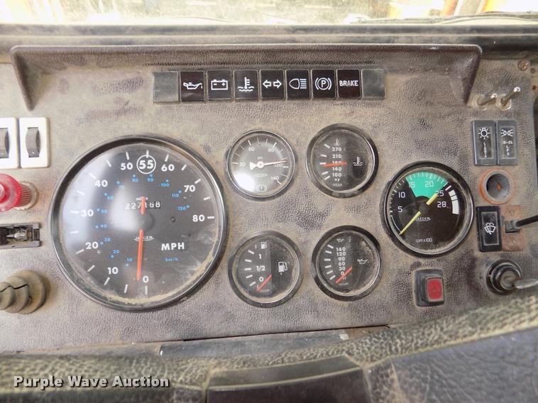 image for item DA3070 1989 Mack MS200P box truck