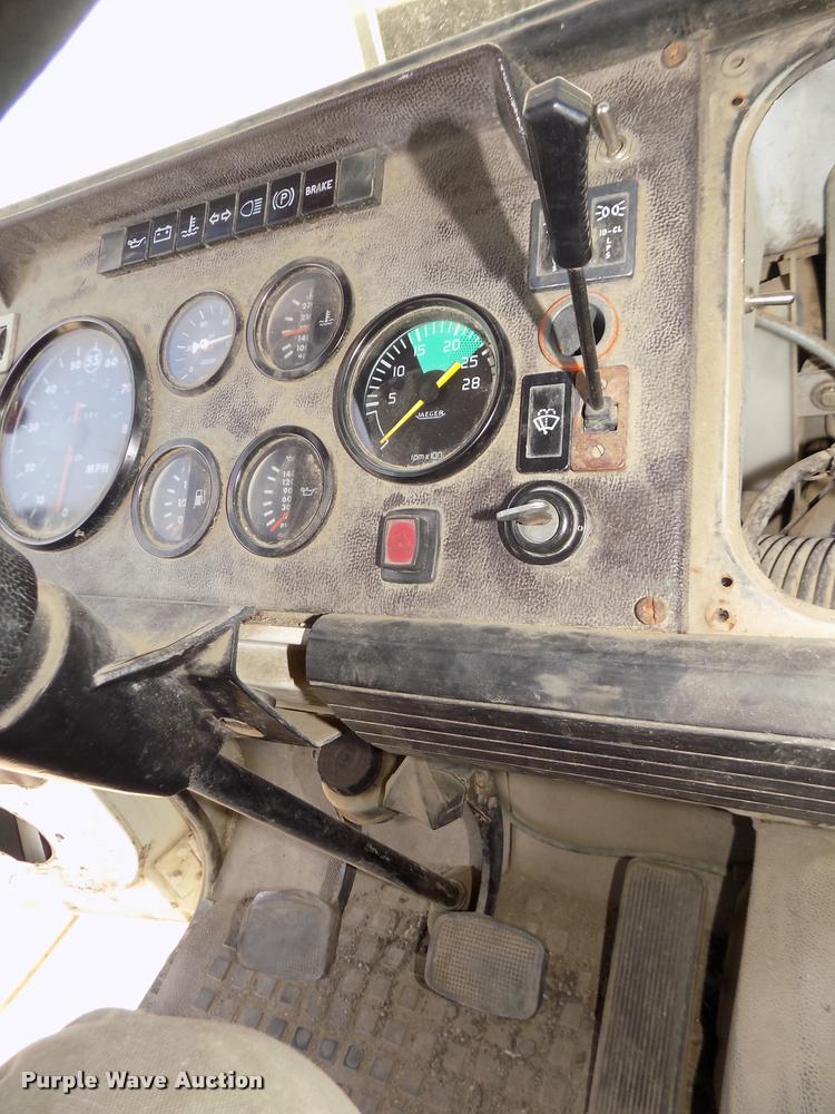 image for item DA3070 1989 Mack MS200P box truck