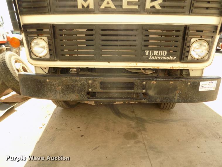 image for item DA3070 1989 Mack MS200P box truck