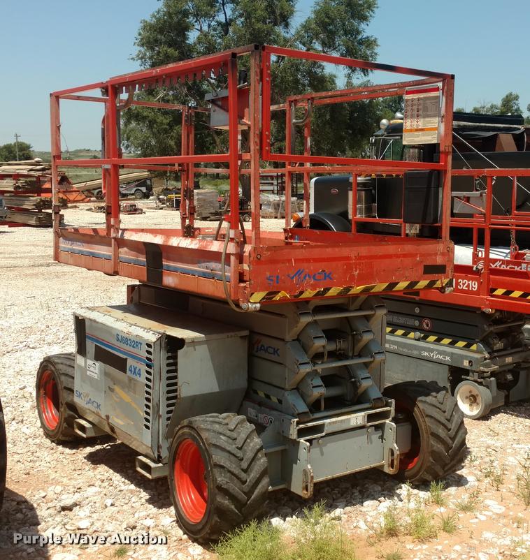 image for item DA5657 2007 Sky Jack SJ6832RT scissor lift
