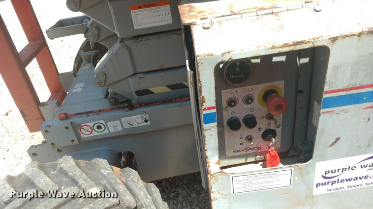 image for item DA5657 2007 Sky Jack SJ6832RT scissor lift