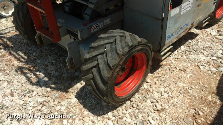 image for item DA5657 2007 Sky Jack SJ6832RT scissor lift