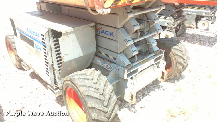 image for item DA5657 2007 Sky Jack SJ6832RT scissor lift