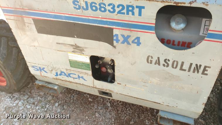 image for item DA5657 2007 Sky Jack SJ6832RT scissor lift