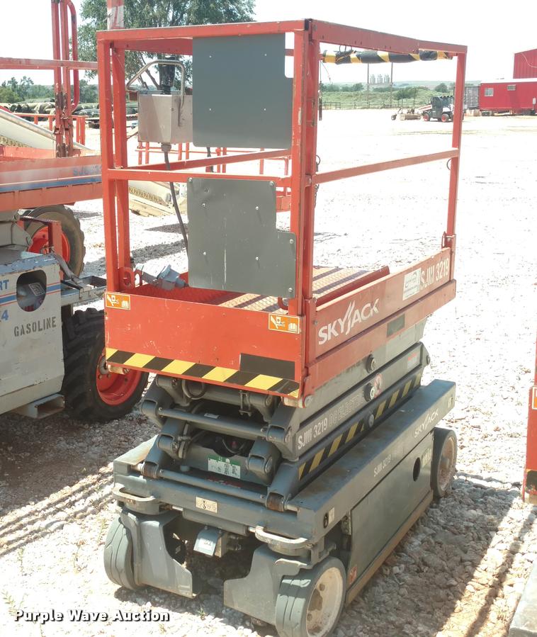 image for item DA5658 2012 Sky Jack SJIII 3219 scissor lift