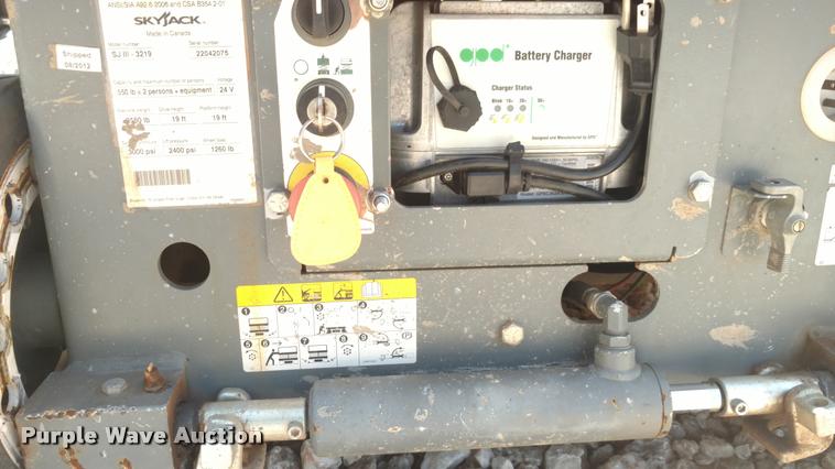 image for item DA5658 2012 Sky Jack SJIII 3219 scissor lift