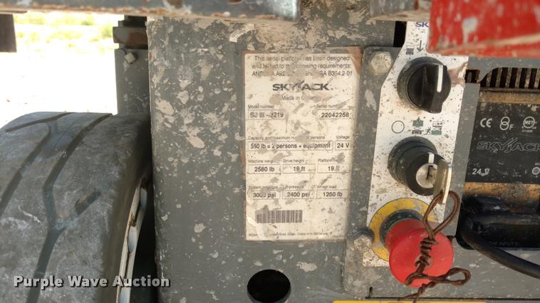 image for item DA5659 2013 Sky Jack SJIII 3219 scissor lift