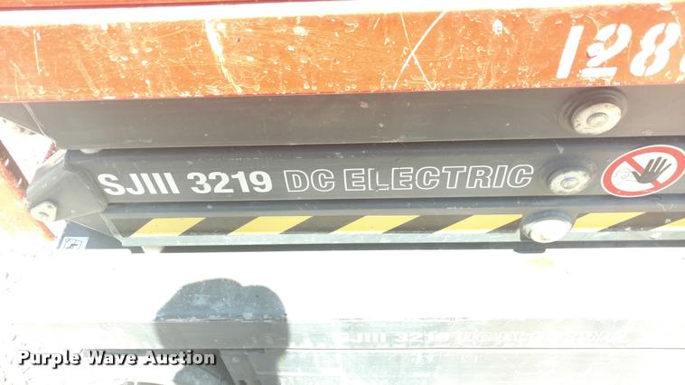 image for item DA5659 2013 Sky Jack SJIII 3219 scissor lift