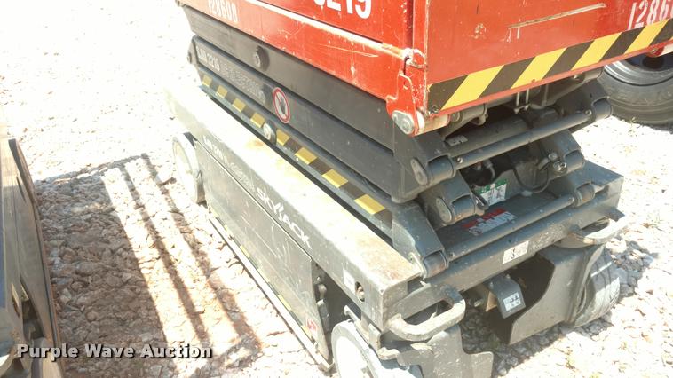 image for item DA5659 2013 Sky Jack SJIII 3219 scissor lift