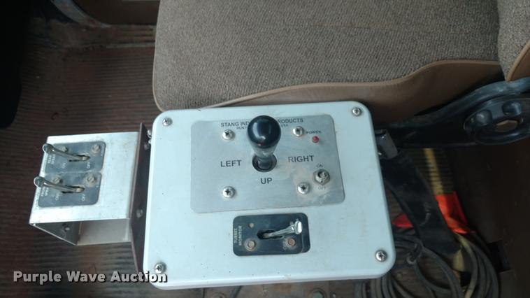 image for item DA5661 1995 Ford LS8000 water truck