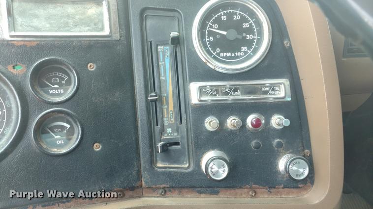 image for item DA5661 1995 Ford LS8000 water truck