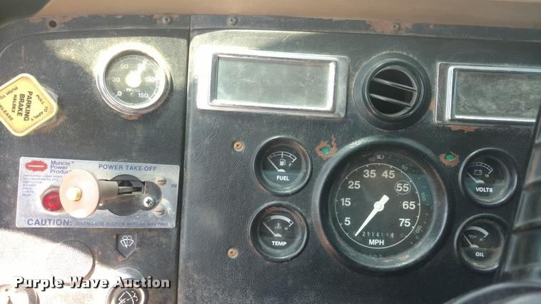 image for item DA5661 1995 Ford LS8000 water truck