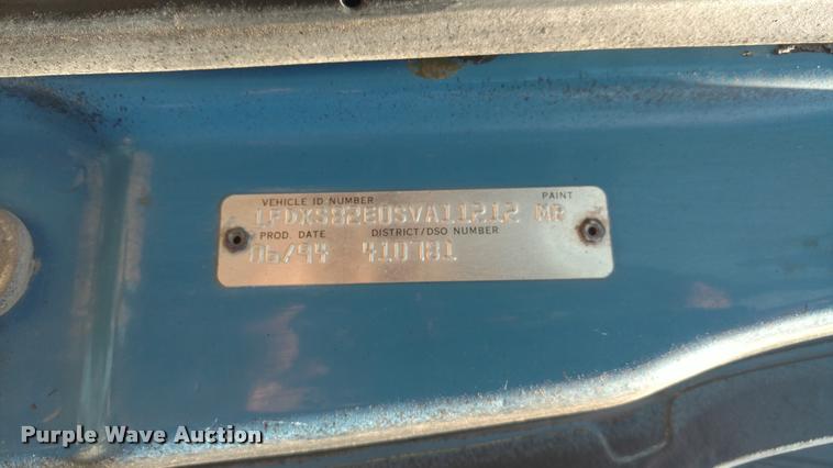 image for item DA5661 1995 Ford LS8000 water truck