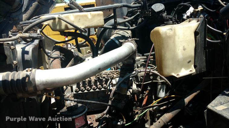 image for item DA5661 1995 Ford LS8000 water truck