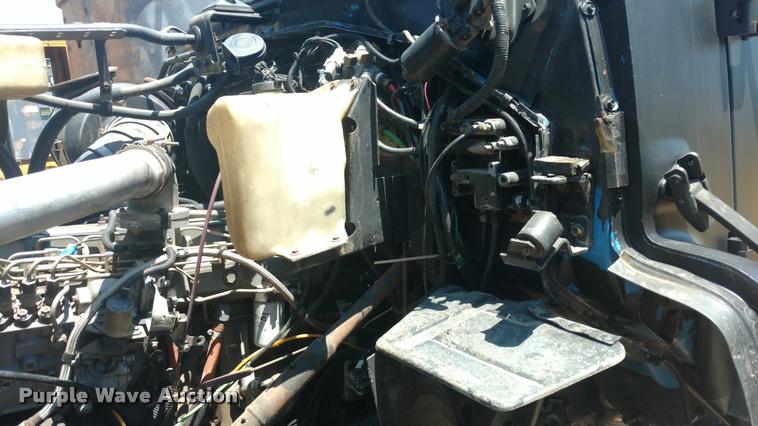 image for item DA5661 1995 Ford LS8000 water truck