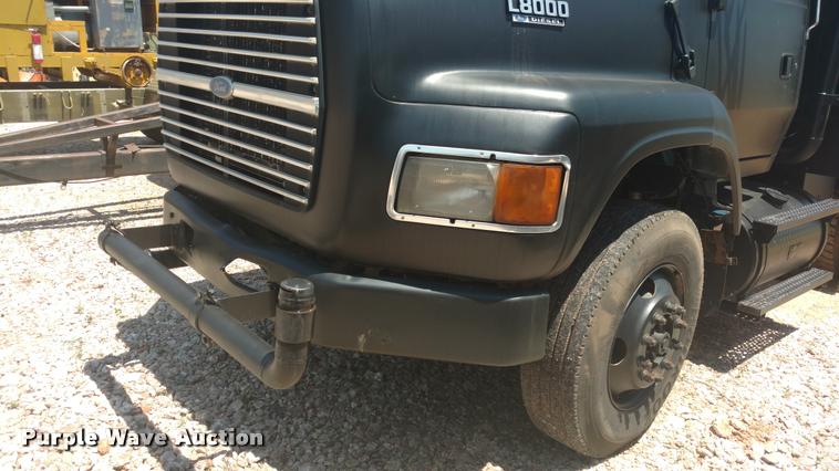 image for item DA5661 1995 Ford LS8000 water truck