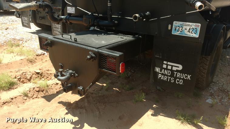 image for item DA5661 1995 Ford LS8000 water truck