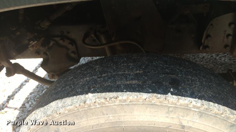 image for item DA5661 1995 Ford LS8000 water truck