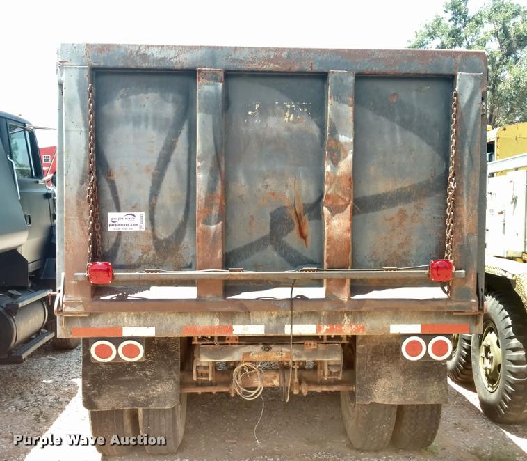 image for item DA5662 1983 Hilbilt end dump trailer