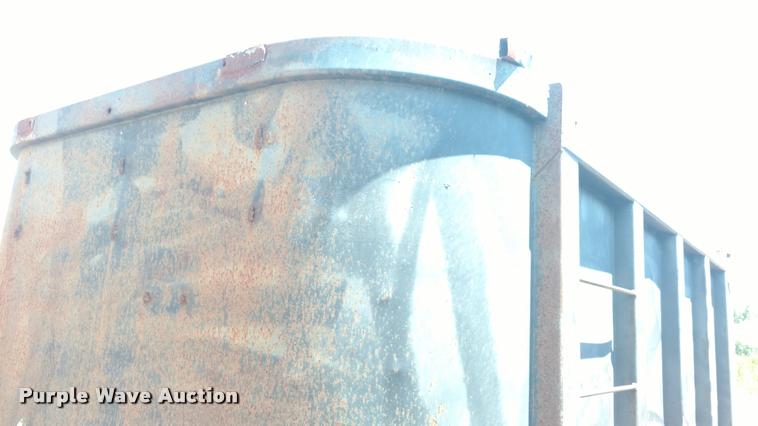 image for item DA5662 1983 Hilbilt end dump trailer