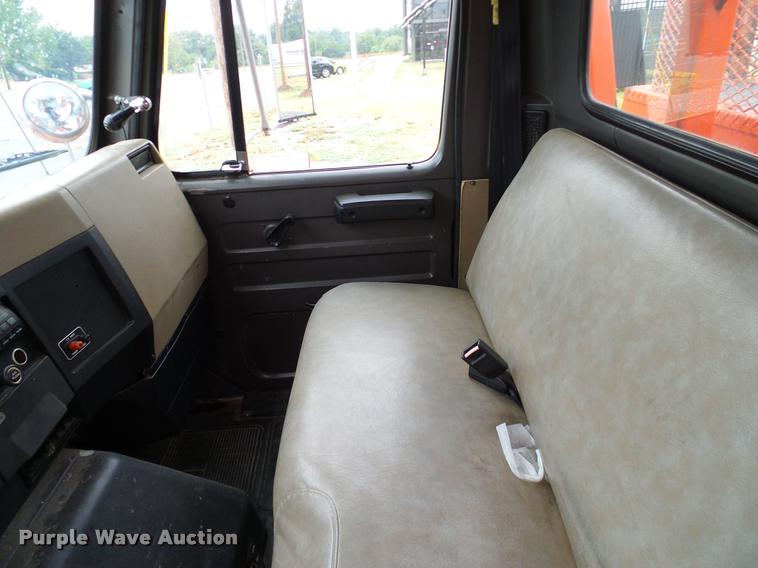 image for item DA6854 1993 International 4900 bucket truck