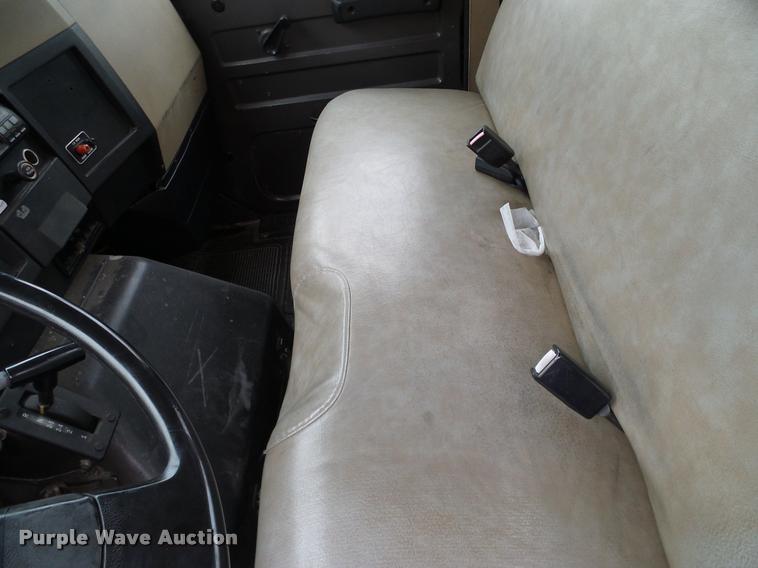 image for item DA6854 1993 International 4900 bucket truck