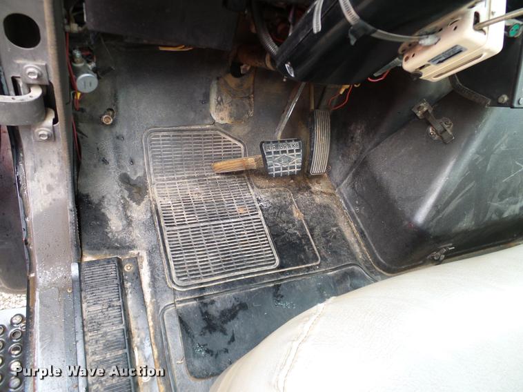 image for item DA6854 1993 International 4900 bucket truck