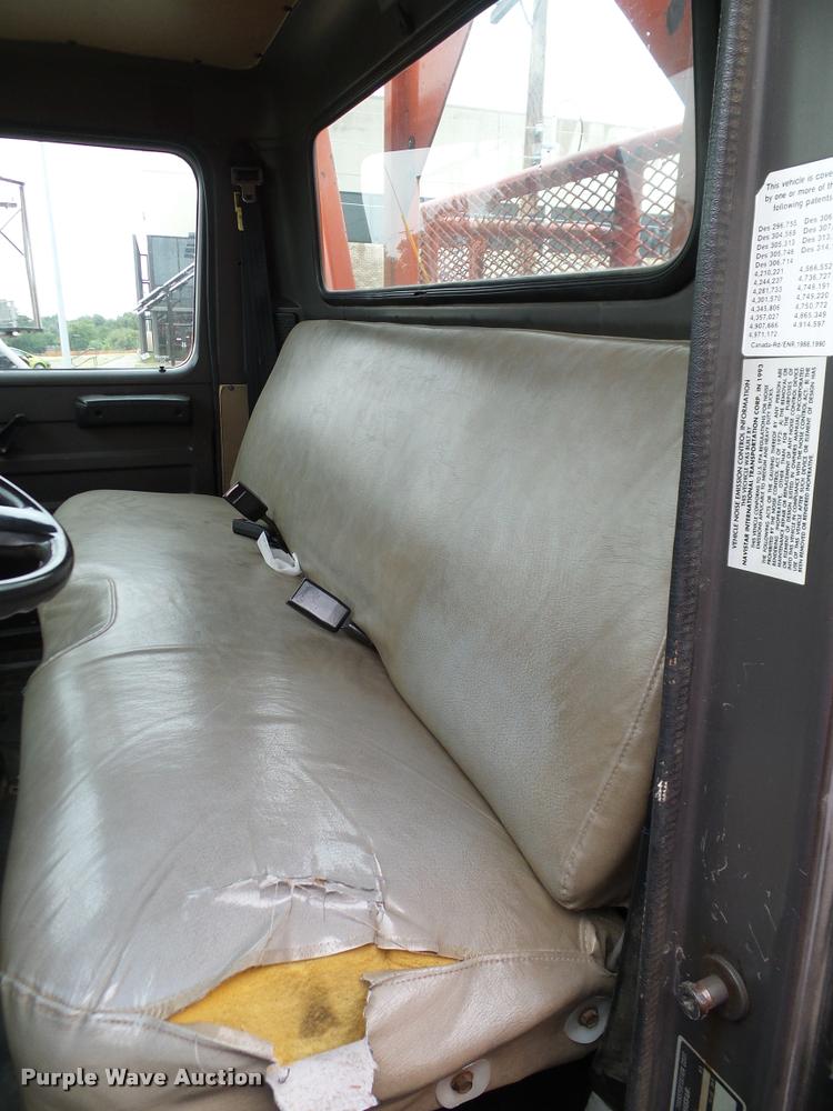 image for item DA6854 1993 International 4900 bucket truck