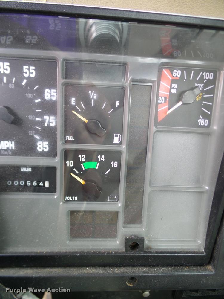 image for item DA6854 1993 International 4900 bucket truck