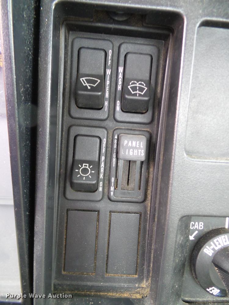 image for item DA6854 1993 International 4900 bucket truck