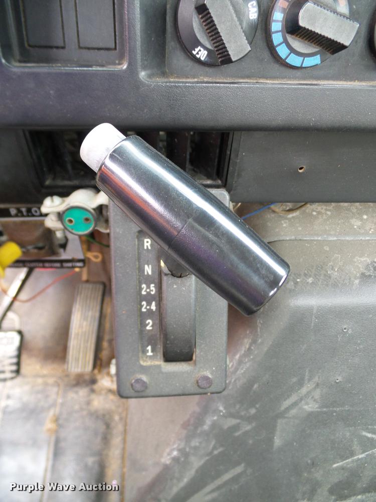 image for item DA6854 1993 International 4900 bucket truck