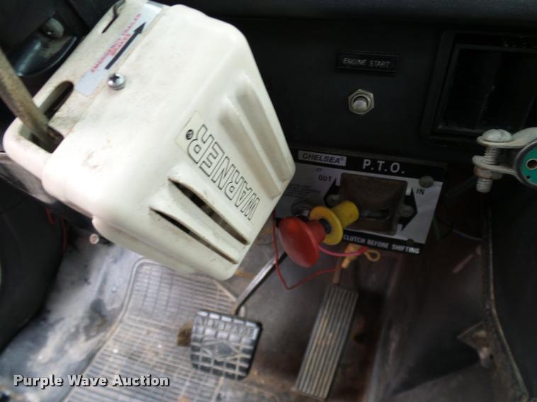 image for item DA6854 1993 International 4900 bucket truck