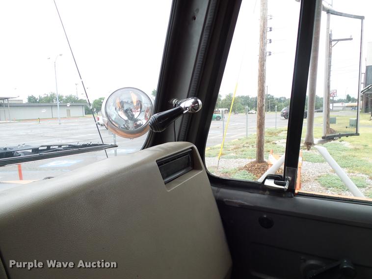 image for item DA6854 1993 International 4900 bucket truck