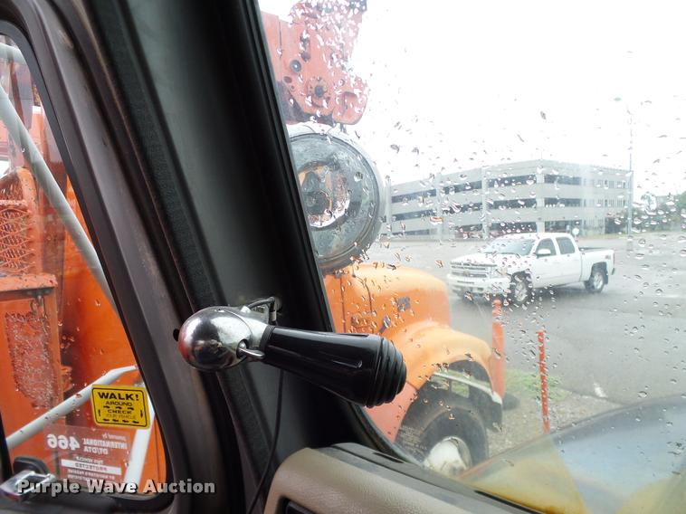 image for item DA6854 1993 International 4900 bucket truck