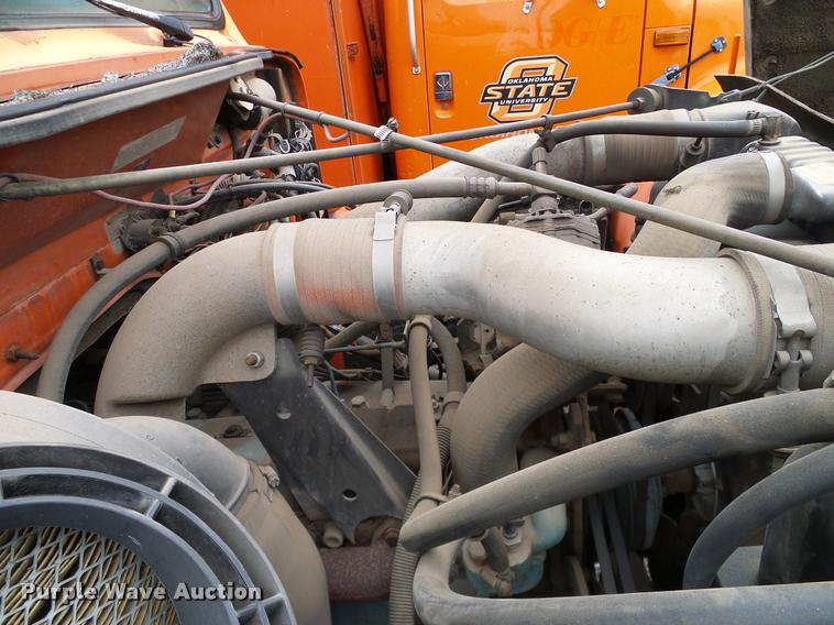 image for item DA6854 1993 International 4900 bucket truck