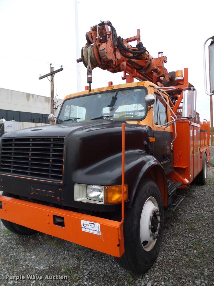 image for item DA6854 1993 International 4900 bucket truck