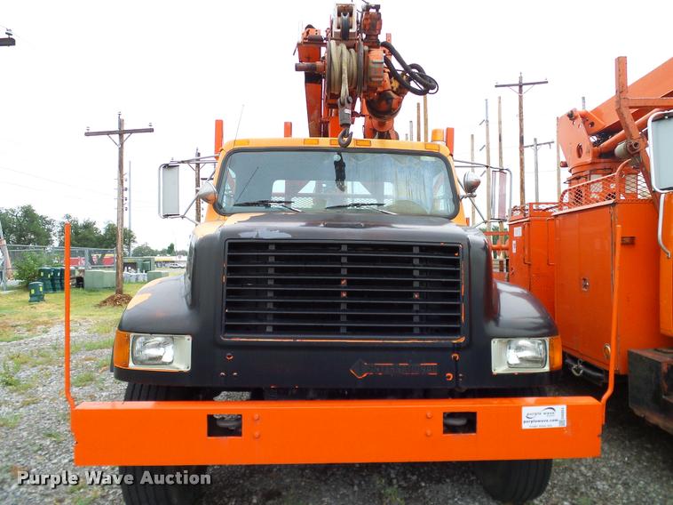 image for item DA6854 1993 International 4900 bucket truck