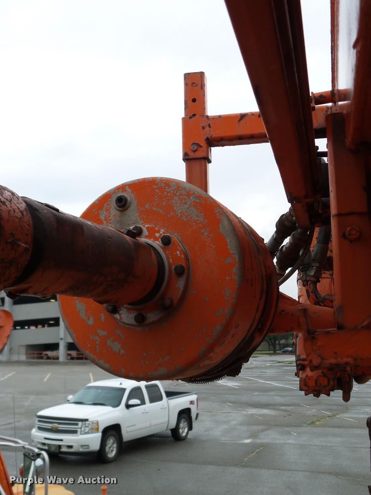 image for item DA6854 1993 International 4900 bucket truck