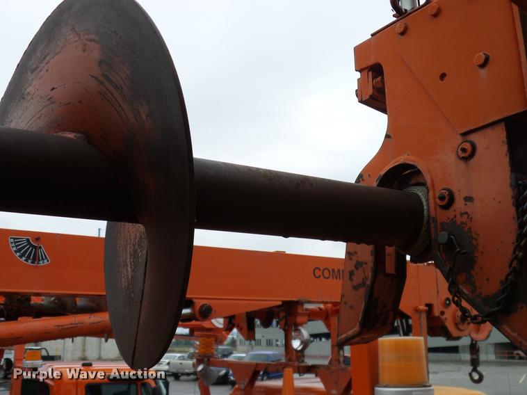 image for item DA6854 1993 International 4900 bucket truck