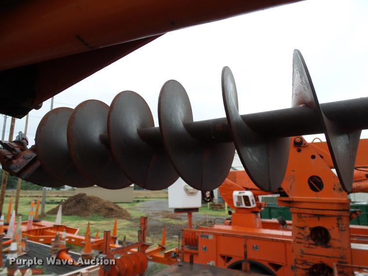 image for item DA6854 1993 International 4900 bucket truck