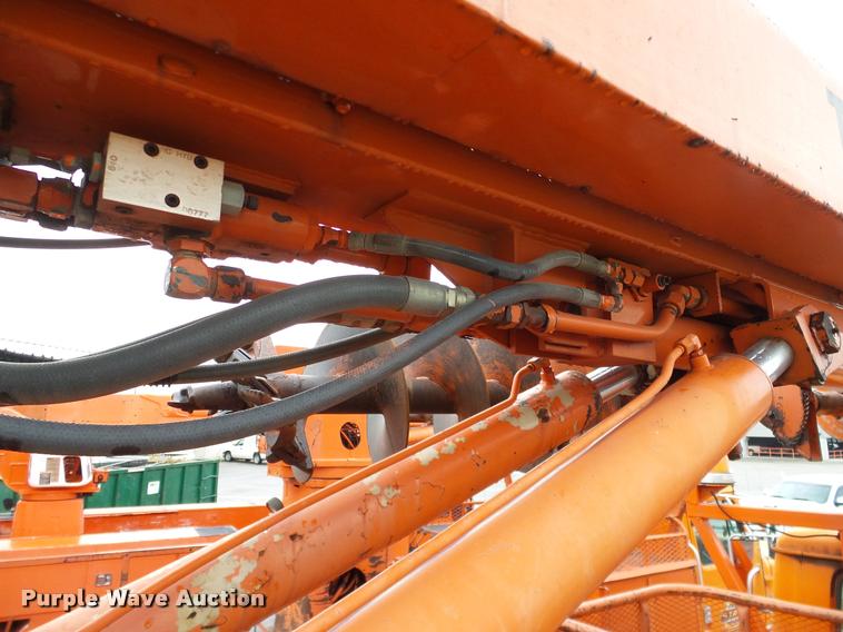 image for item DA6854 1993 International 4900 bucket truck