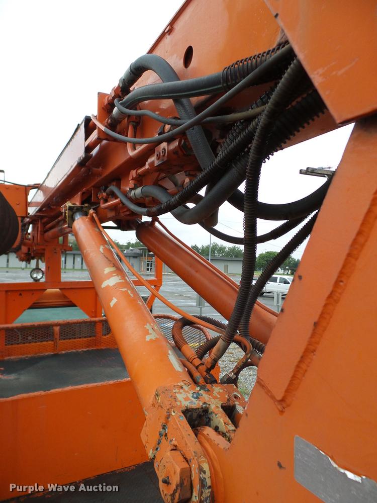 image for item DA6854 1993 International 4900 bucket truck