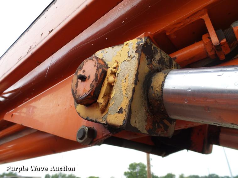 image for item DA6854 1993 International 4900 bucket truck