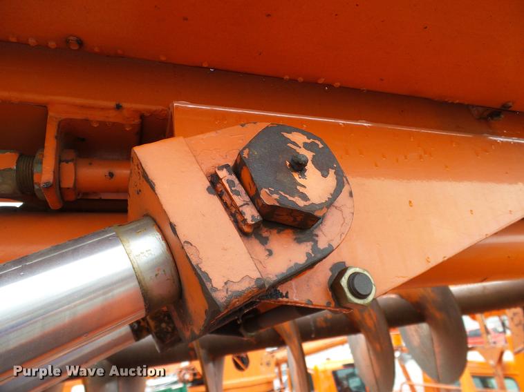 image for item DA6854 1993 International 4900 bucket truck