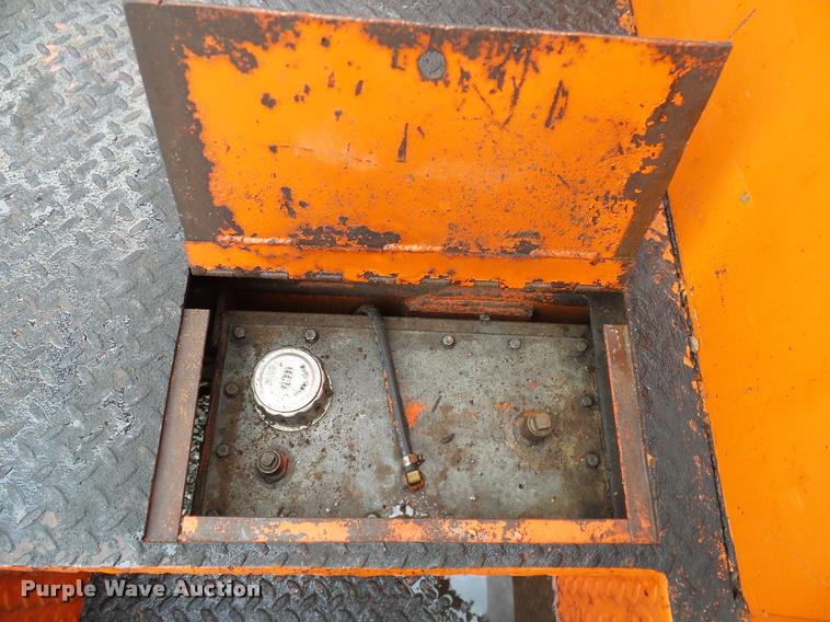 image for item DA6854 1993 International 4900 bucket truck