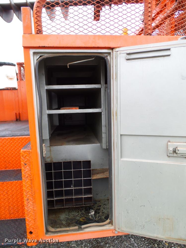 image for item DA6854 1993 International 4900 bucket truck