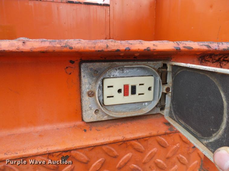 image for item DA6854 1993 International 4900 bucket truck