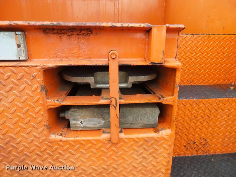 image for item DA6854 1993 International 4900 bucket truck