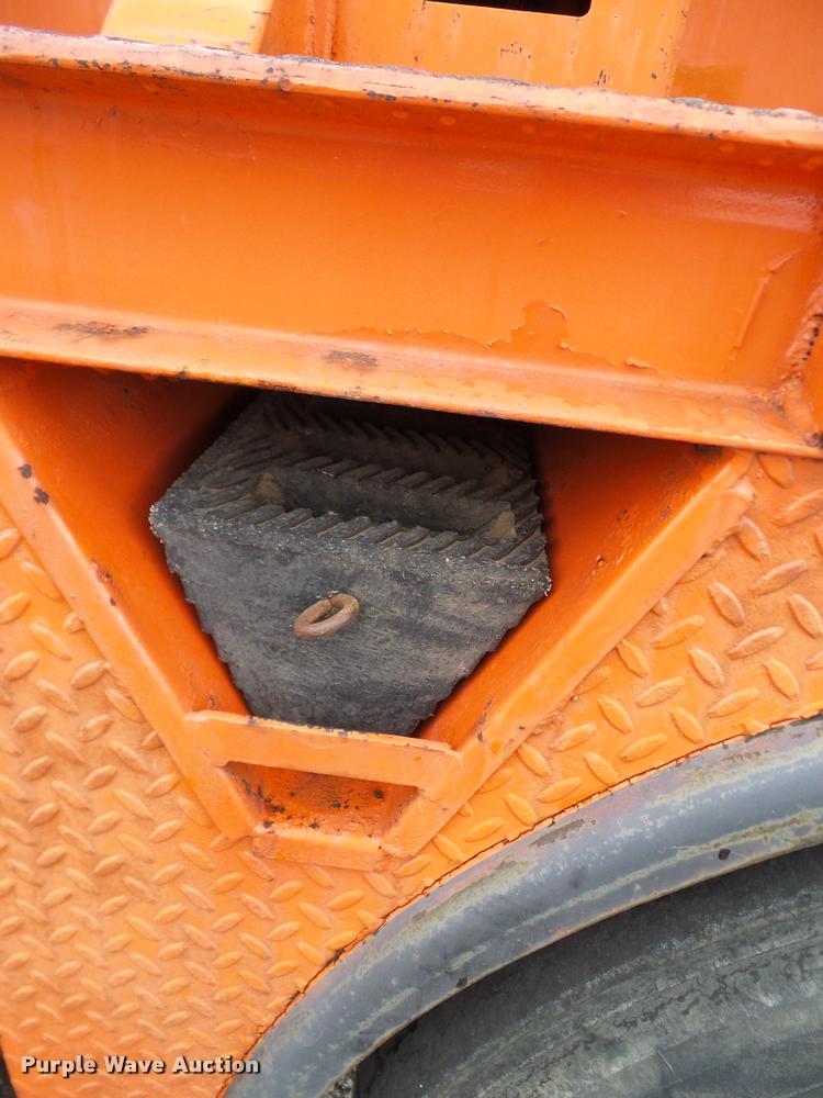 image for item DA6854 1993 International 4900 bucket truck