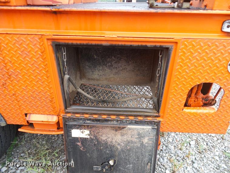 image for item DA6854 1993 International 4900 bucket truck